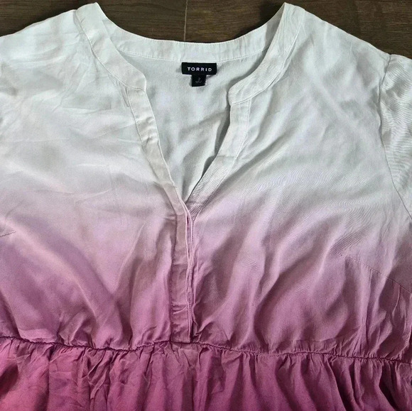 Torrid plus pink ombré tiered short sleeve half button blouse size 2x - Picture 2 of 8